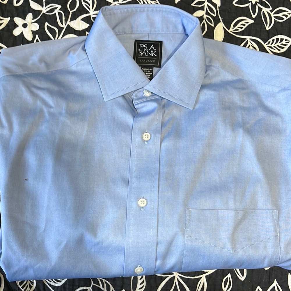 (34)NWOT Mens long sleeve dress shirt by Jos A Bank. Size 15 1/2–34.